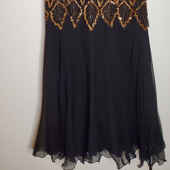 Golden Leaf Beaded and Sequin Black and Gold Flowy Short Sleeve Evening Dress - Picture 5 of 16